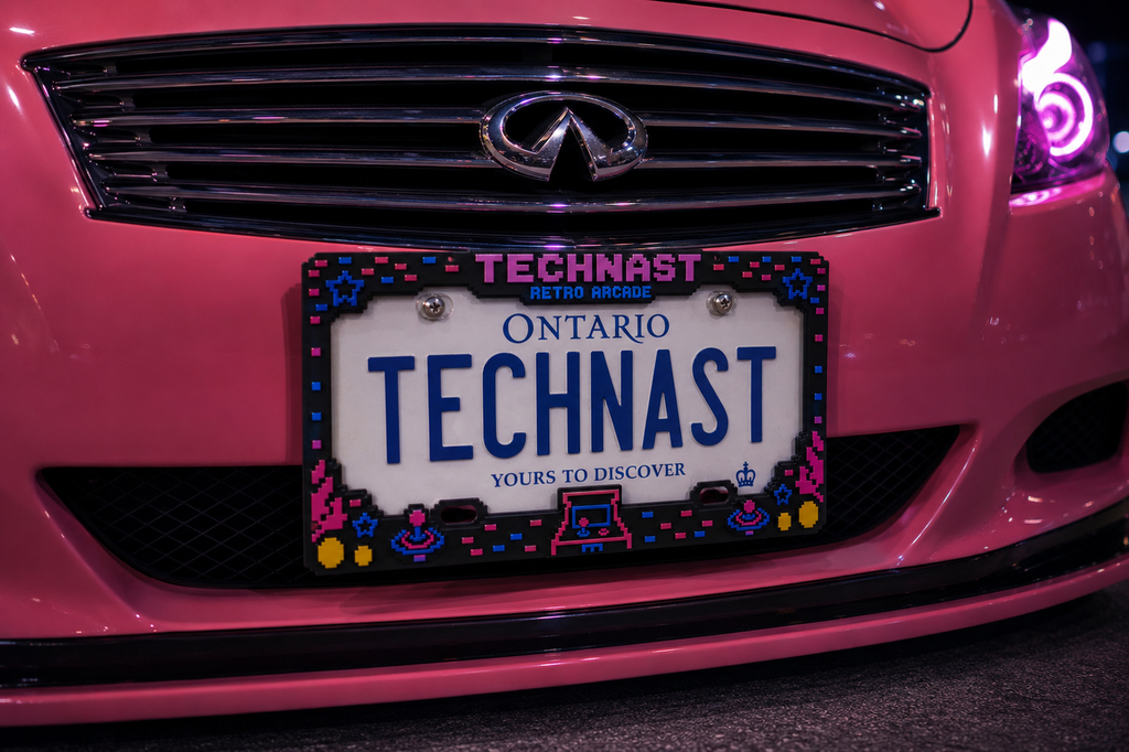 Close front view of the TECHNAST Retro Arcade frame fitted to a pink custom car.