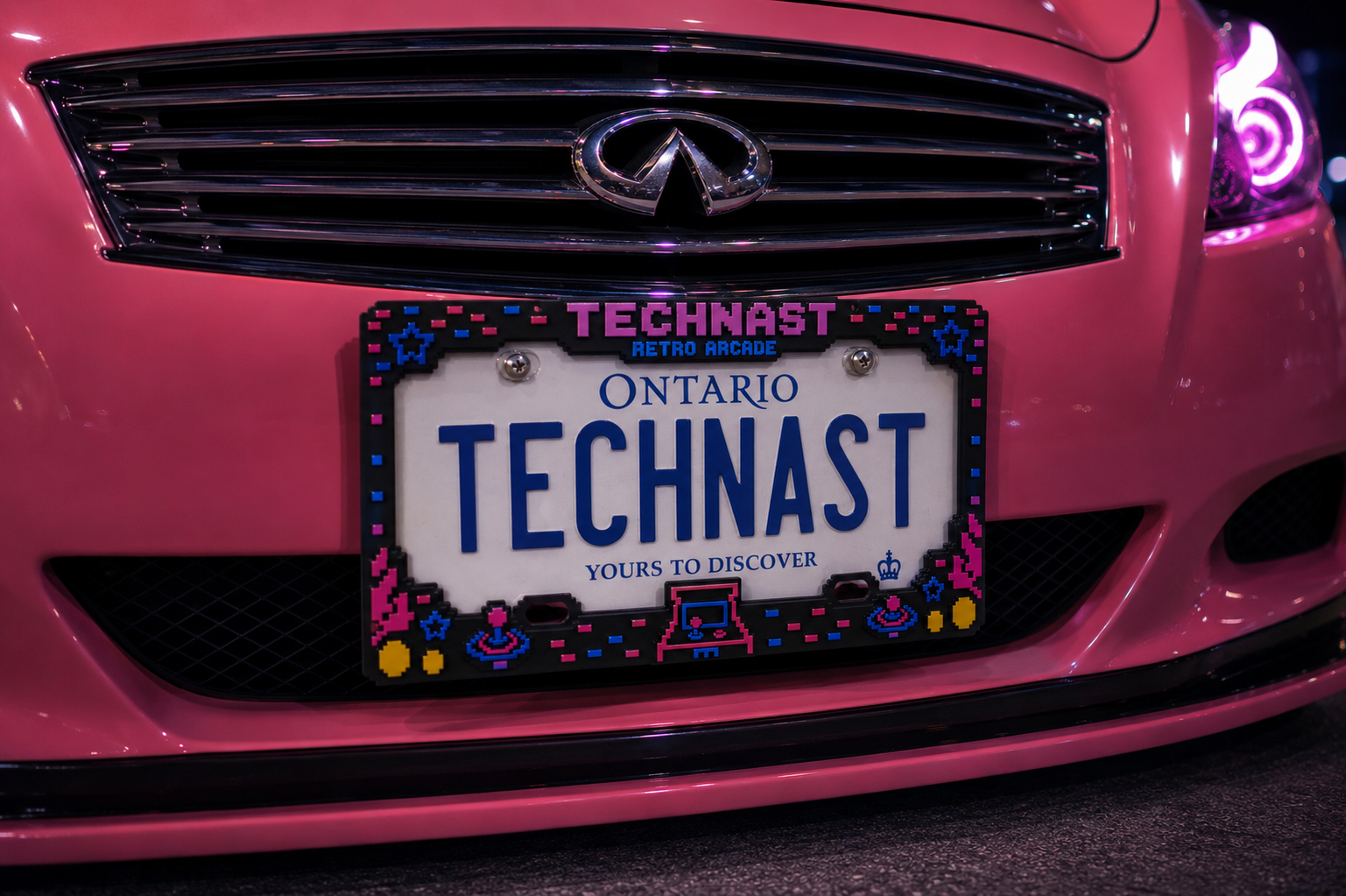 Close front view of the TECHNAST Retro Arcade frame fitted to a pink custom car.